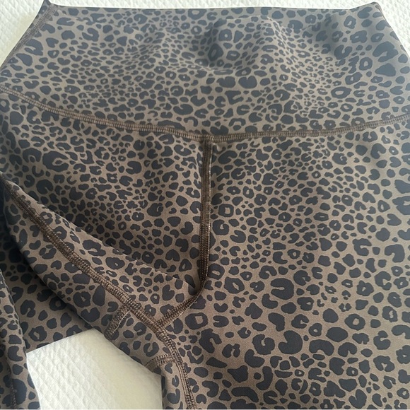 Alo Yoga High Waisted Vapor Legging - Olive Leopard SMALL - Picture 5 of 6
